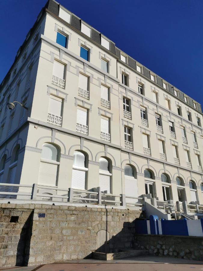Une Pause Sur La Digue Wimereux Kültér fotó